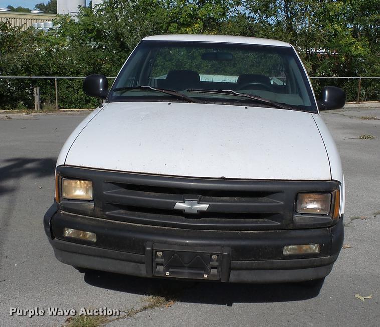 image for item DB7032 1997 Chevrolet S10 pickup truck