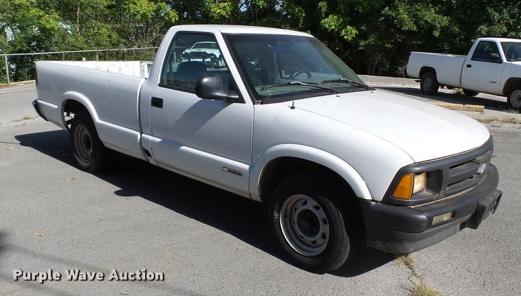 image for item DB7032 1997 Chevrolet S10 pickup truck