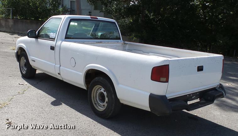 image for item DB7032 1997 Chevrolet S10 pickup truck
