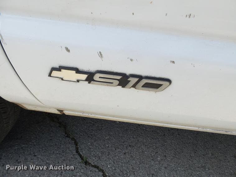 image for item DB7032 1997 Chevrolet S10 pickup truck