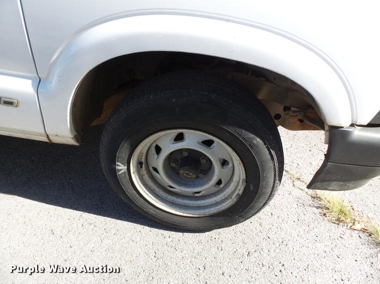 image for item DB7032 1997 Chevrolet S10 pickup truck