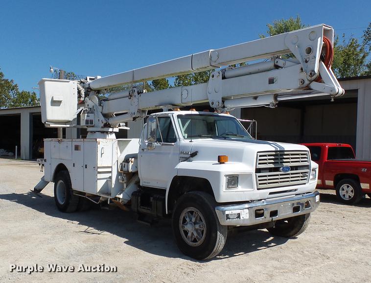 image for item DB7038 1990 Ford F800 bucket truck