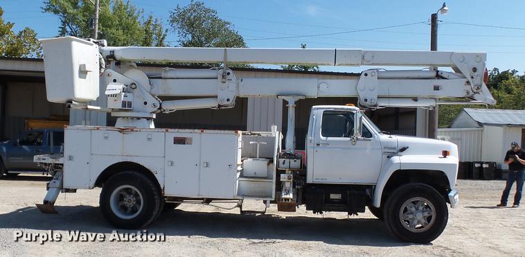 image for item DB7038 1990 Ford F800 bucket truck