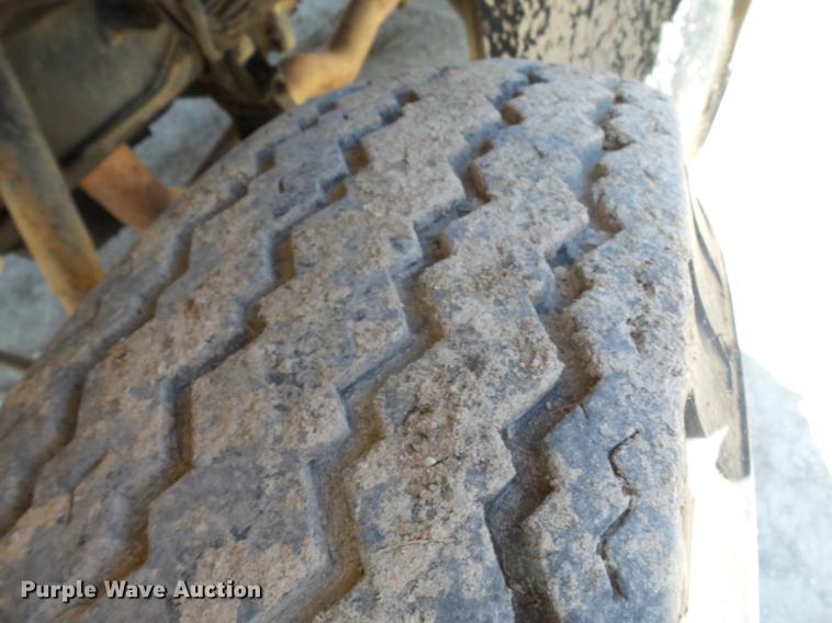 image for item DB7038 1990 Ford F800 bucket truck