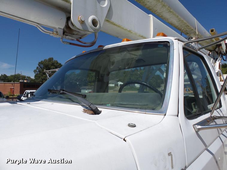 image for item DB7038 1990 Ford F800 bucket truck