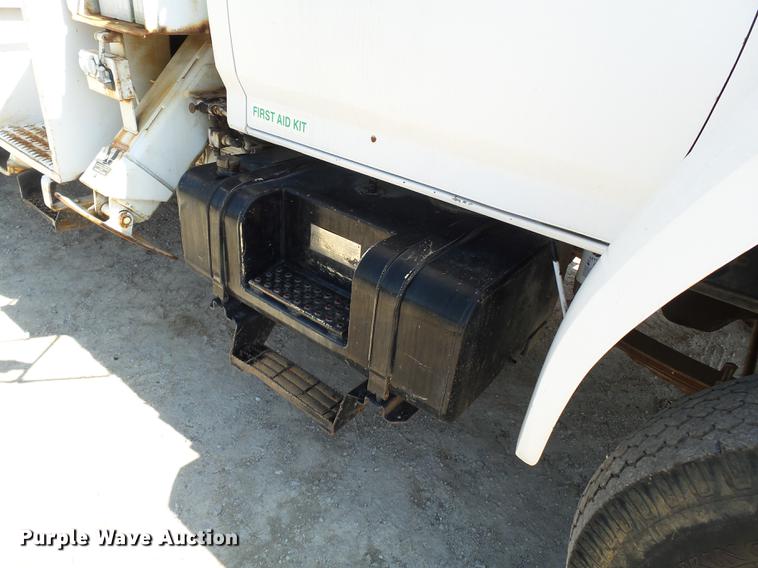 image for item DB7038 1990 Ford F800 bucket truck