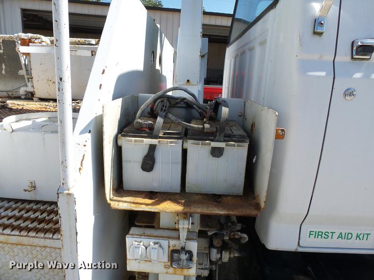 image for item DB7038 1990 Ford F800 bucket truck