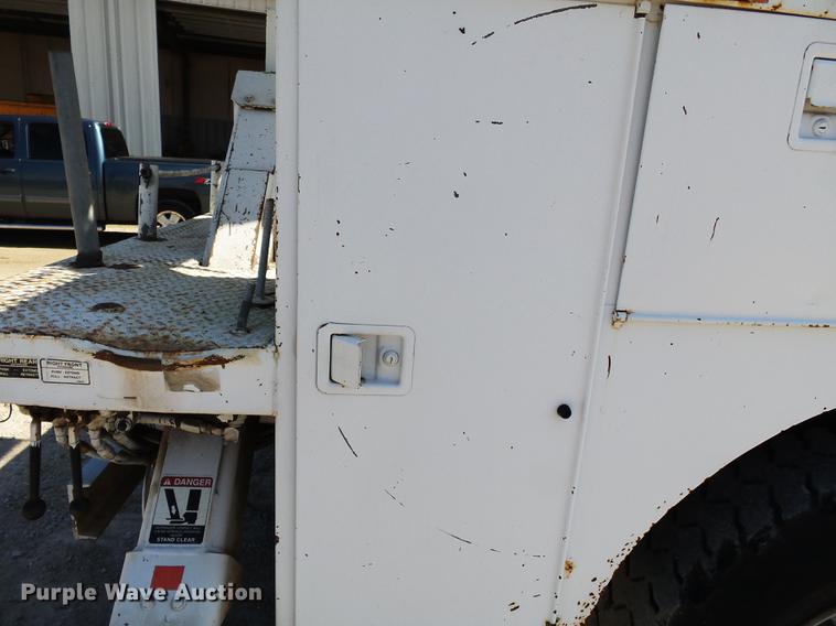 image for item DB7038 1990 Ford F800 bucket truck