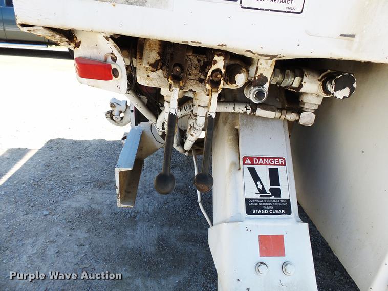 image for item DB7038 1990 Ford F800 bucket truck