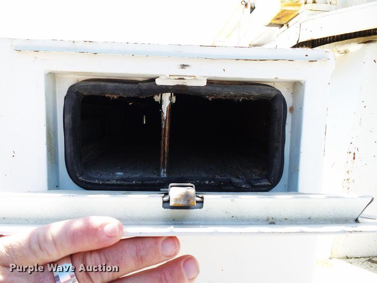 image for item DB7038 1990 Ford F800 bucket truck