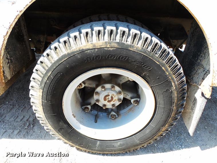 image for item DB7038 1990 Ford F800 bucket truck