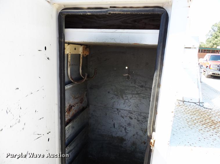 image for item DB7038 1990 Ford F800 bucket truck