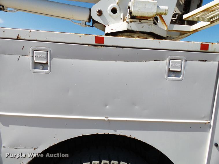 image for item DB7038 1990 Ford F800 bucket truck