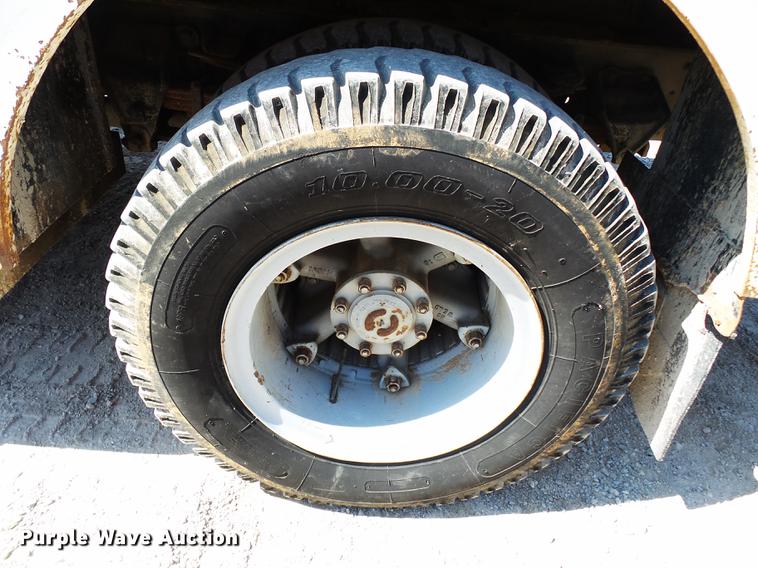 image for item DB7038 1990 Ford F800 bucket truck