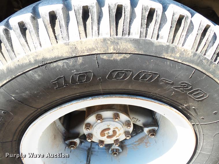 image for item DB7038 1990 Ford F800 bucket truck