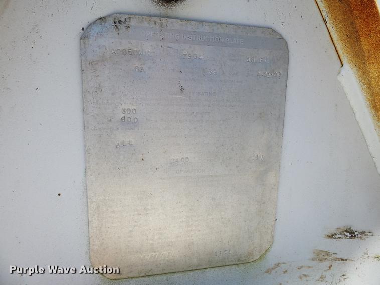 image for item DB7038 1990 Ford F800 bucket truck