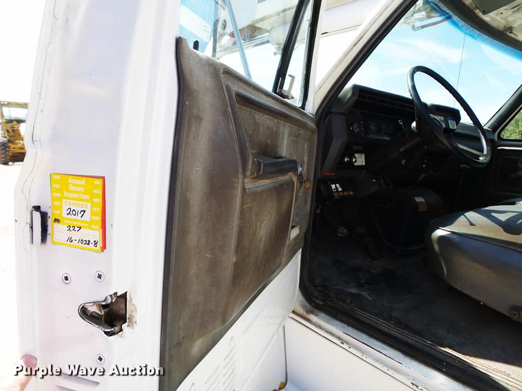 image for item DB7038 1990 Ford F800 bucket truck
