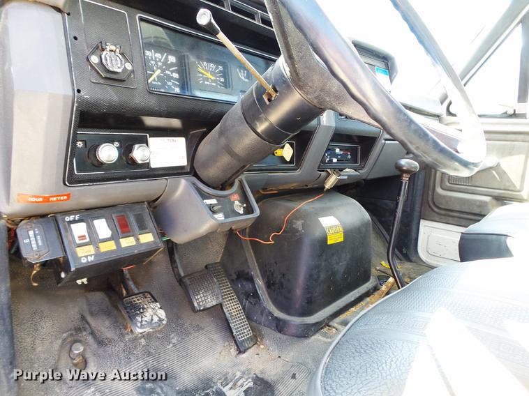 image for item DB7038 1990 Ford F800 bucket truck
