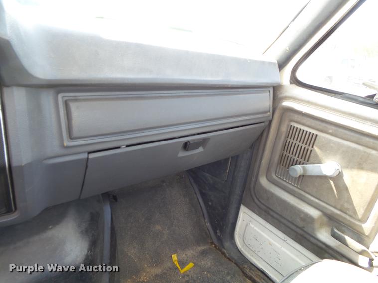 image for item DB7038 1990 Ford F800 bucket truck