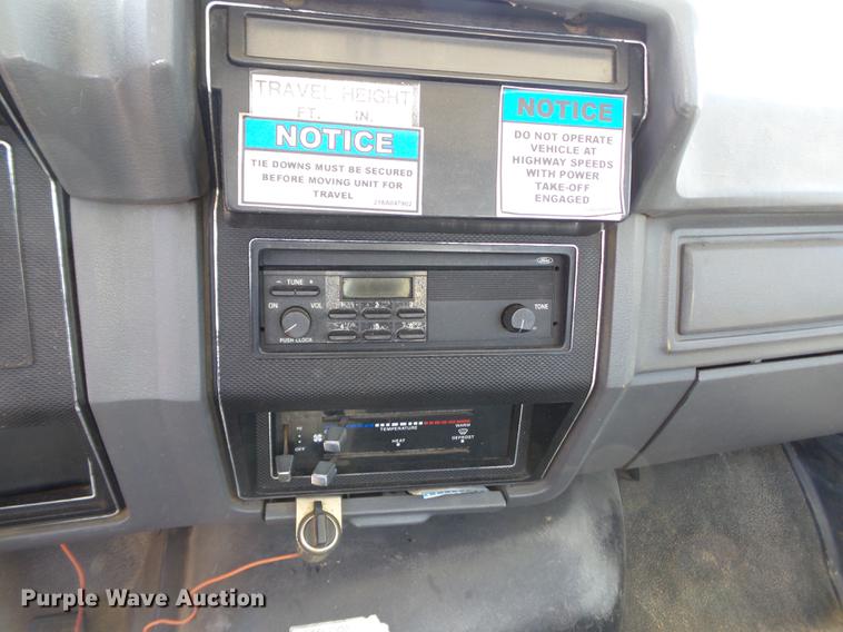 image for item DB7038 1990 Ford F800 bucket truck