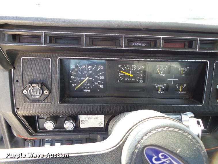 image for item DB7038 1990 Ford F800 bucket truck