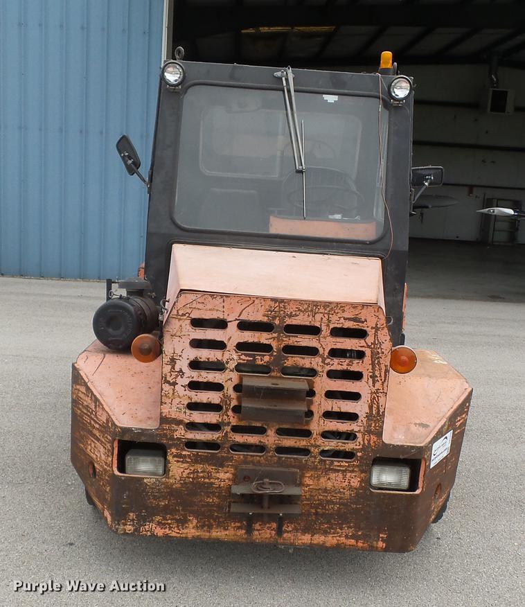 image for item DB7039 1985 NMC 100-GF-10 tug