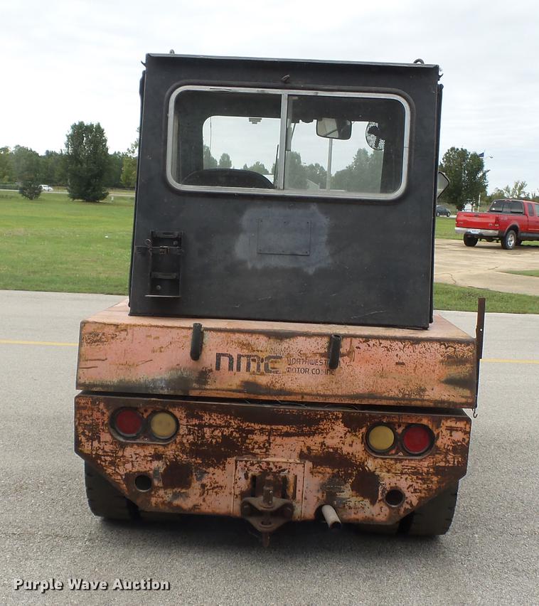 image for item DB7039 1985 NMC 100-GF-10 tug