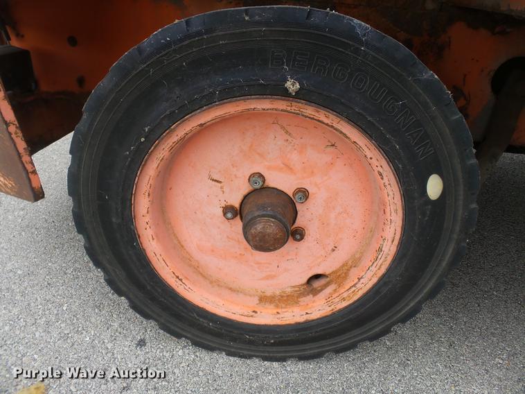 image for item DB7039 1985 NMC 100-GF-10 tug