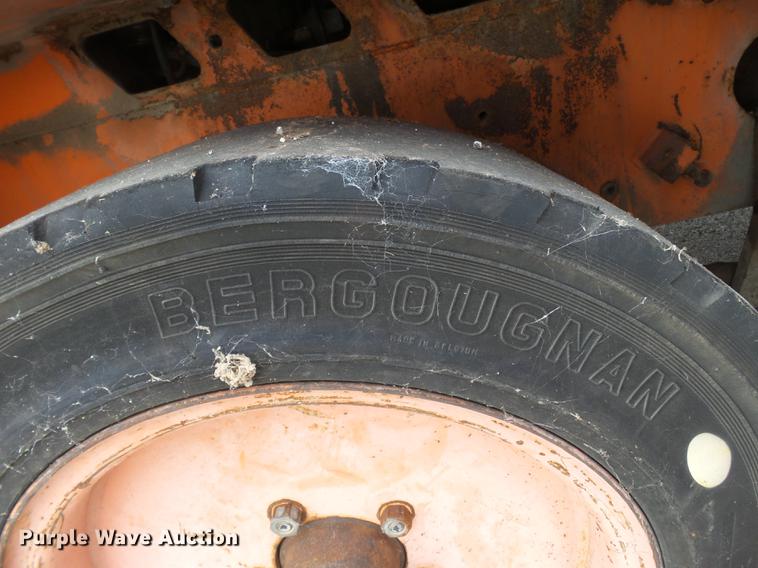 image for item DB7039 1985 NMC 100-GF-10 tug