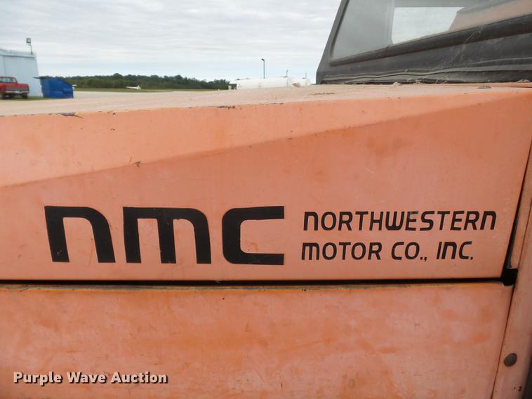 image for item DB7039 1985 NMC 100-GF-10 tug