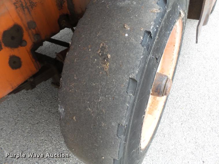 image for item DB7039 1985 NMC 100-GF-10 tug