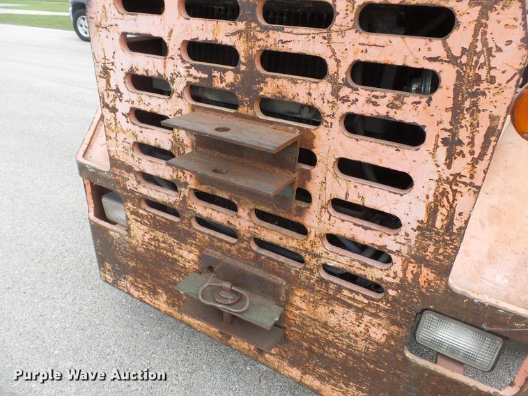 image for item DB7039 1985 NMC 100-GF-10 tug