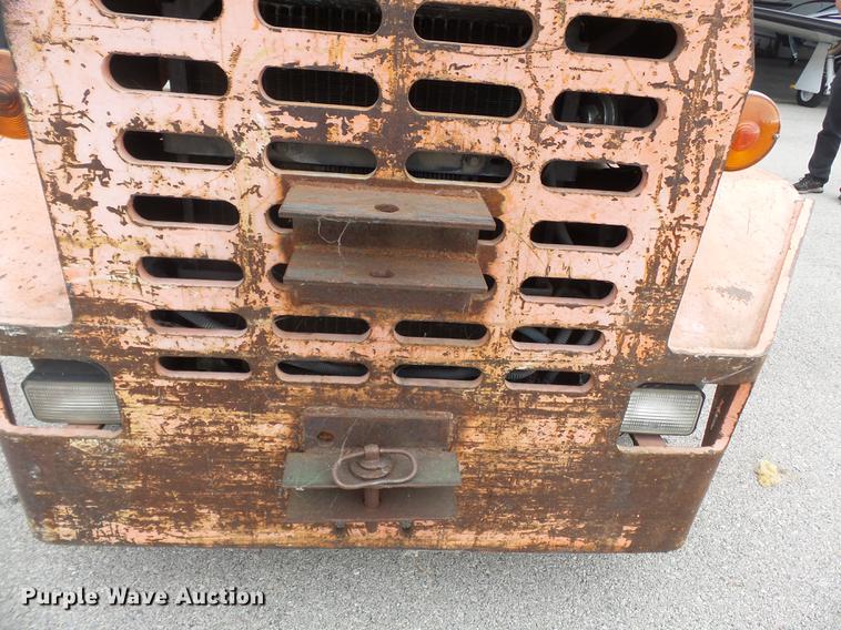 image for item DB7039 1985 NMC 100-GF-10 tug