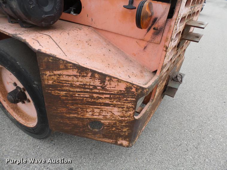 image for item DB7039 1985 NMC 100-GF-10 tug