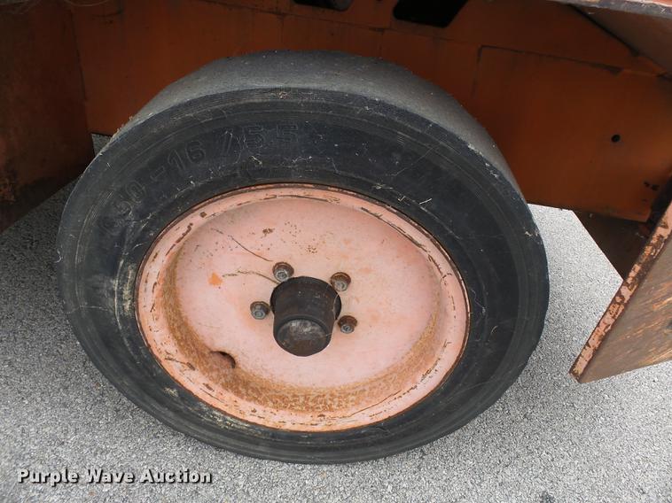 image for item DB7039 1985 NMC 100-GF-10 tug