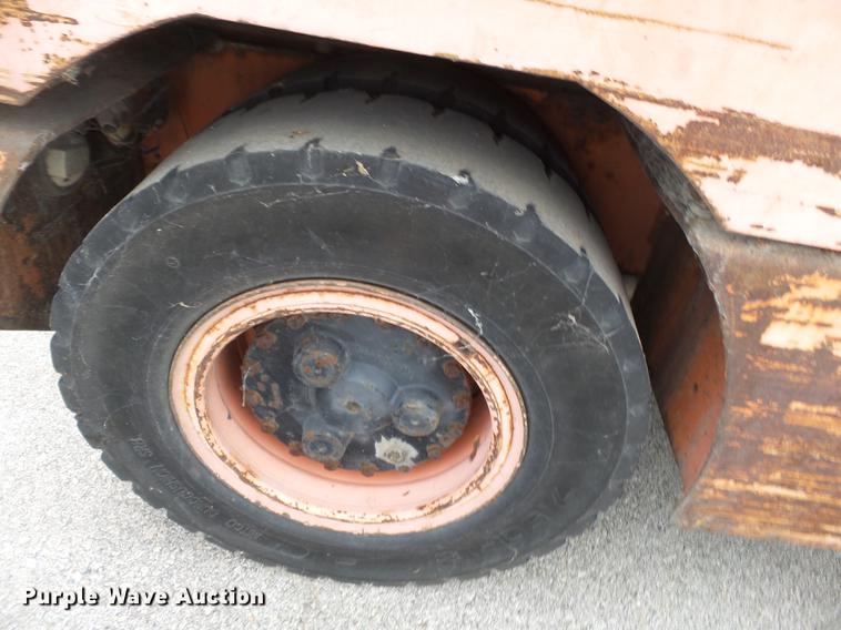 image for item DB7039 1985 NMC 100-GF-10 tug