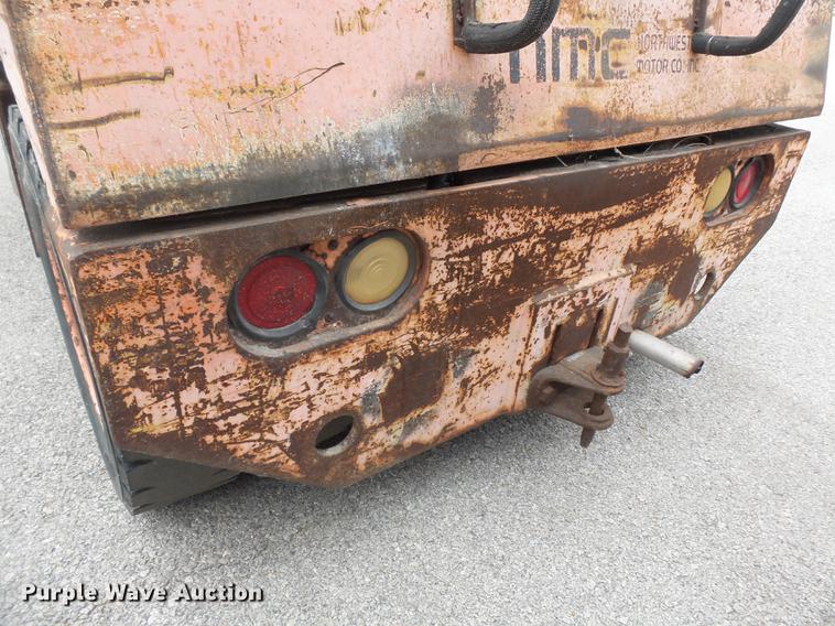 image for item DB7039 1985 NMC 100-GF-10 tug