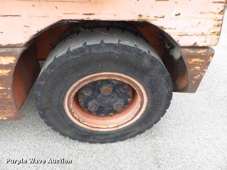 image for item DB7039 1985 NMC 100-GF-10 tug