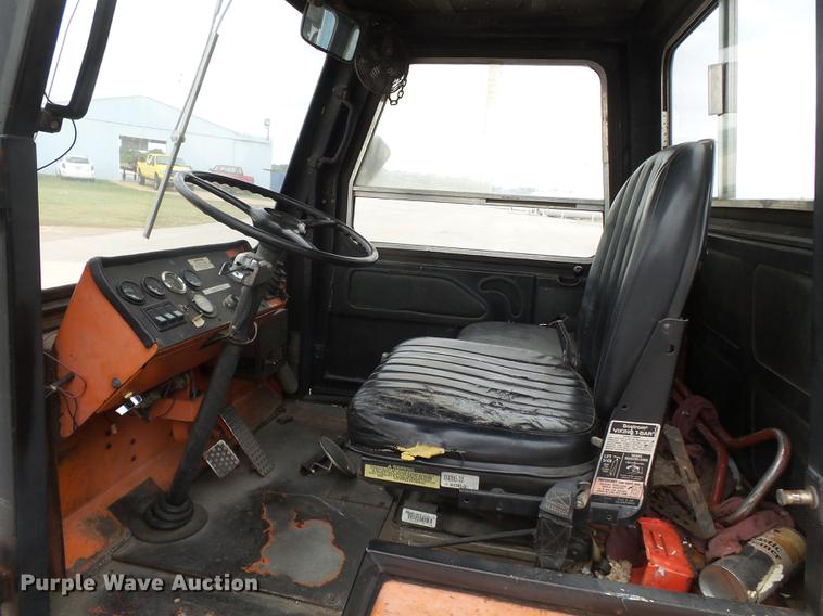 image for item DB7039 1985 NMC 100-GF-10 tug