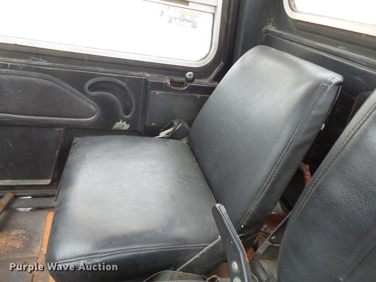 image for item DB7039 1985 NMC 100-GF-10 tug