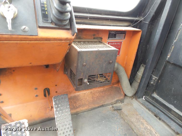 image for item DB7039 1985 NMC 100-GF-10 tug