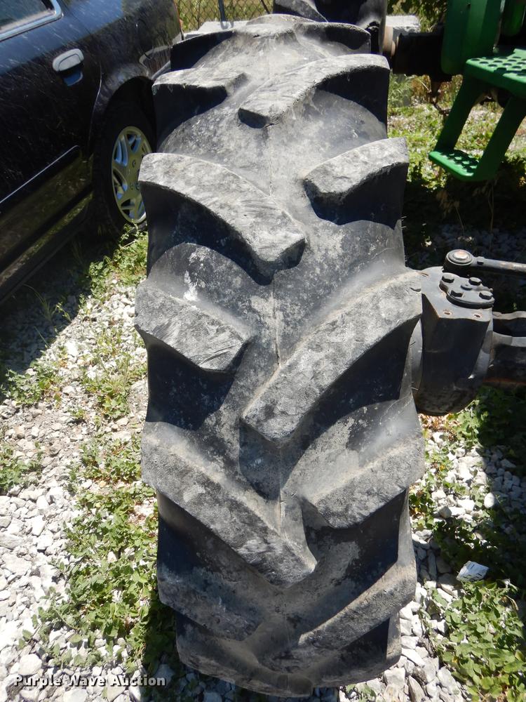 image for item DB8472 1999 John Deere 5310 tractor