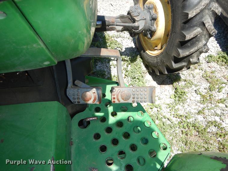 image for item DB8472 1999 John Deere 5310 tractor