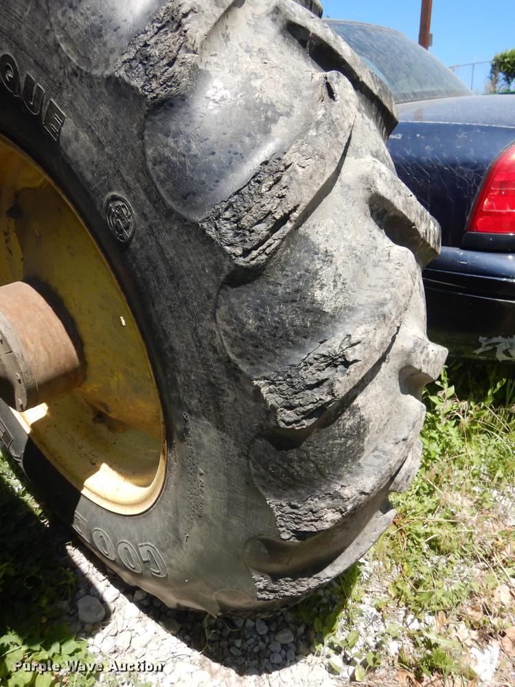 image for item DB8472 1999 John Deere 5310 tractor