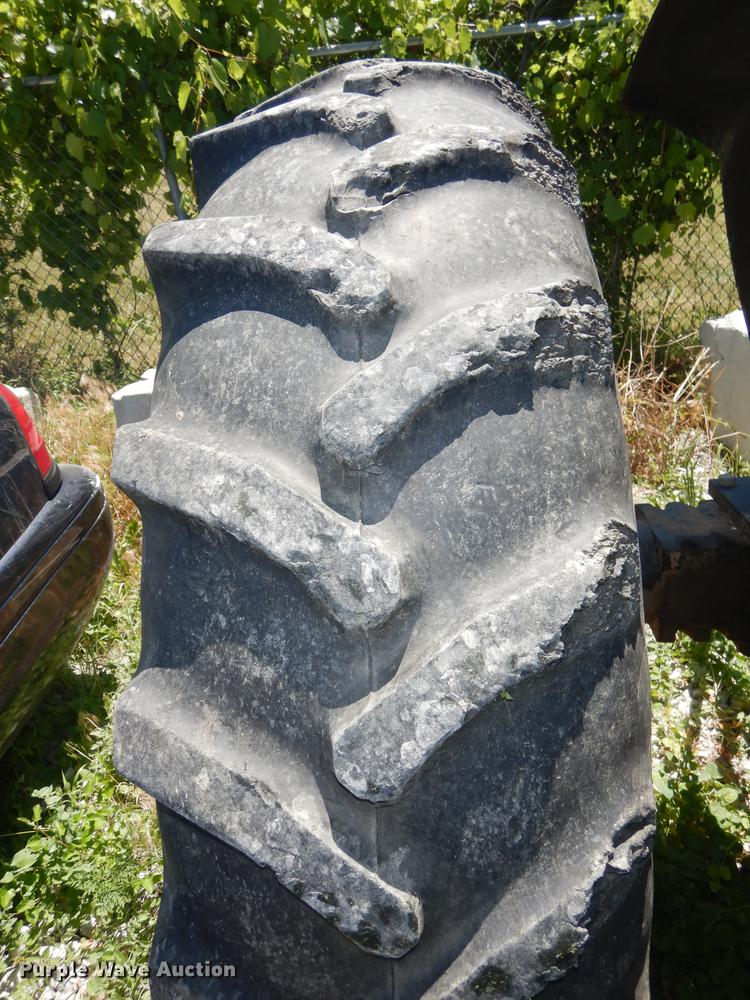 image for item DB8472 1999 John Deere 5310 tractor