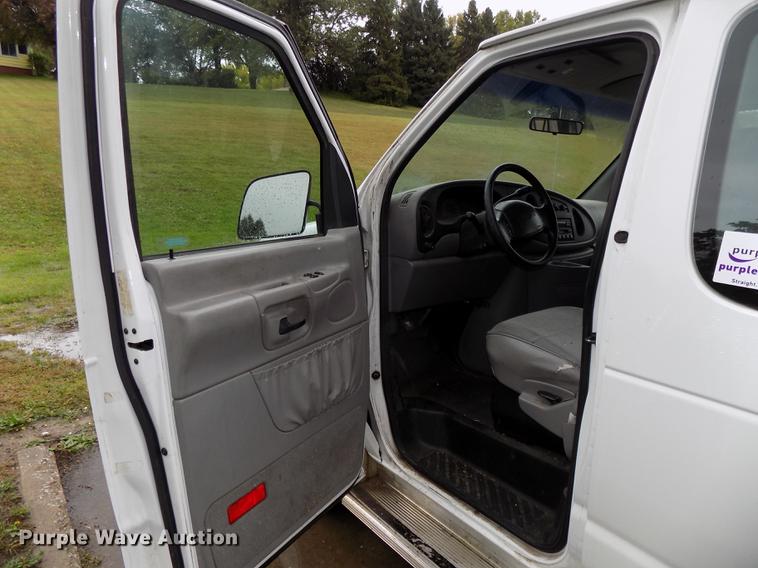 image for item DB8541 1998 Ford Club Wagon XL Super van