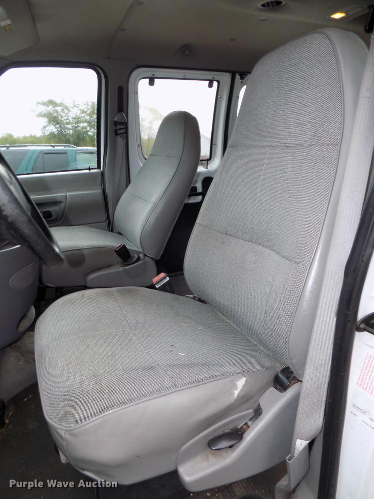 image for item DB8541 1998 Ford Club Wagon XL Super van