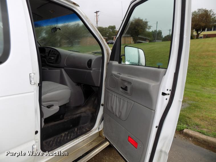 image for item DB8541 1998 Ford Club Wagon XL Super van