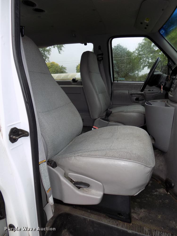 image for item DB8541 1998 Ford Club Wagon XL Super van