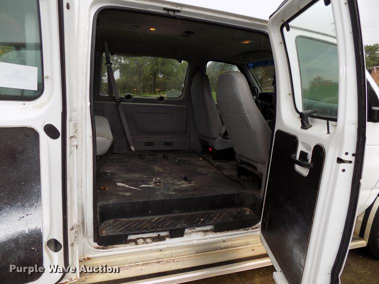 image for item DB8541 1998 Ford Club Wagon XL Super van